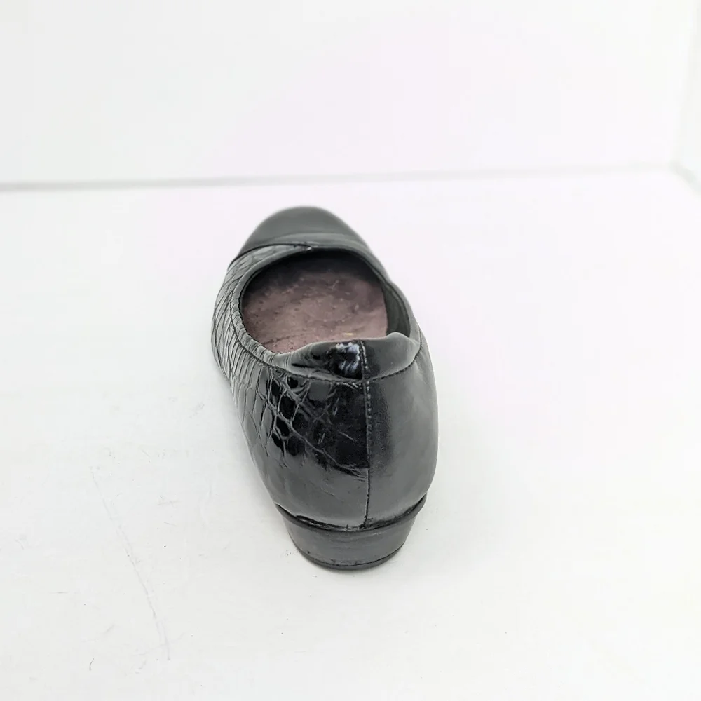 Clarks leather flats